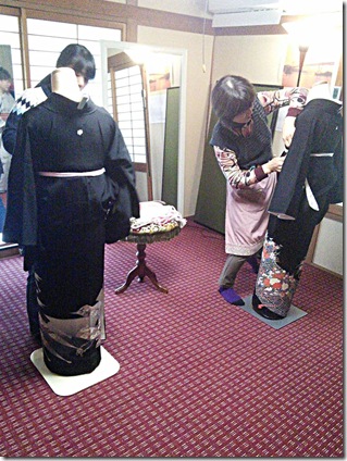 高須の教室で礼装着の着付テスト