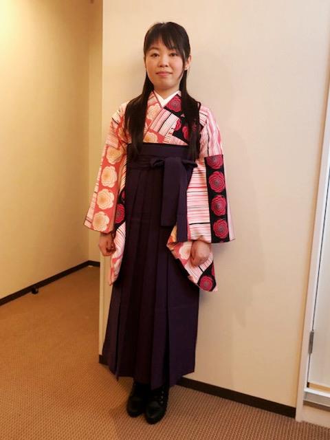 キリリと素敵な紫色の袴を着付けに(^^)♪