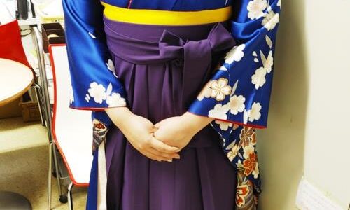 お母様の振袖に袴で卒業式に(*^^*)♪