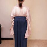 【広島市安佐南区】クレーデ相田店で出張着付け｜先生が袴姿で小学校卒業式へ