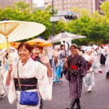 【広島フラワーフェスティバル】雨の中でも着物で笑顔満開♪